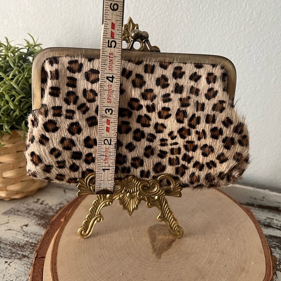 Vintage Hair on Hide Leather Leopard Animal Print Kiss Lock Clutch Handbag Purse - Picture 6 of 7